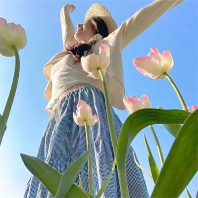 春泥溅花红